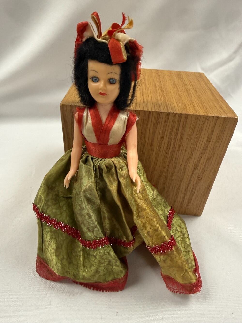 Vintage Ethnic Costume Doll Unmarked Sleep Eyes 7 Inch Free Standing Green